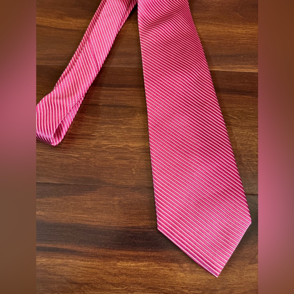 The TIE BAR 100% Silk Pink with White Pinstripes Handmade Necktie - Picture 6 of 10